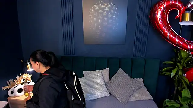 taylor bennet online show from February 2025 12:06:02 PM