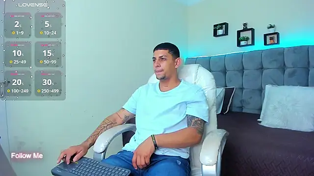 Snapshot of Alex_cute77 chatting on January 2025 12:07:02 PM Alex cute77 online show from January 2025 12:07:02 PM