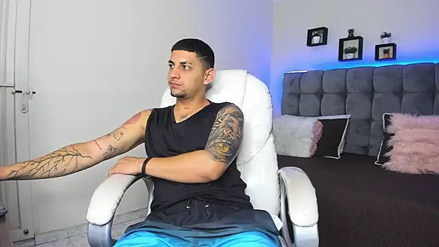 Snapshot of Alex_cute77 chatting on February 2025 12:39:01 PM Alex cute77 online show from February 2025 12:39:01 PM