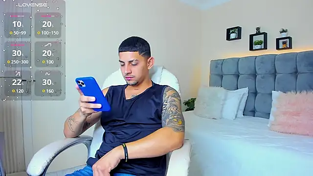 Snapshot of Alex_cute77 chatting on February 2025 12:23:02 PM Alex cute77 online show from February 2025 12:23:02 PM