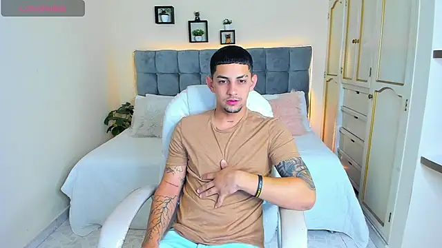 Snapshot of Alex_cute77 chatting on March 2025 12:12:02 PM Alex cute77 online show from March 2025 12:12:02 PM