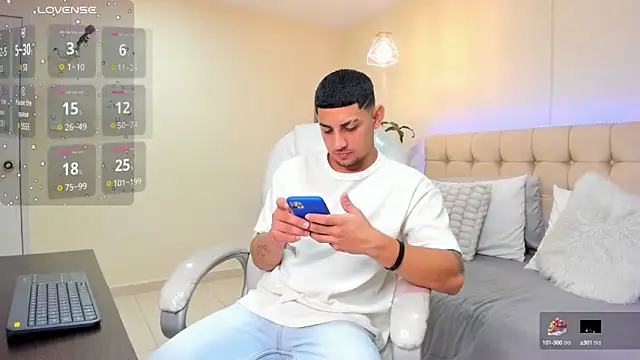 Snapshot of Alex_cute77 chatting on March 2025 12:22:01 PM Alex cute77 online show from March 2025 12:22:01 PM