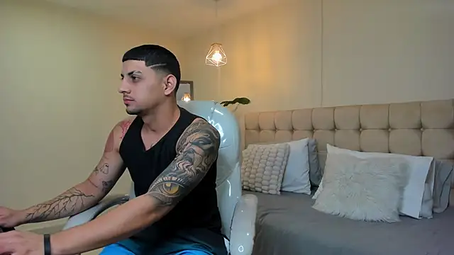 Snapshot of Alex_cute77 chatting on March 2025 12:19:02 PM Alex cute77 online show from March 2025 12:19:02 PM