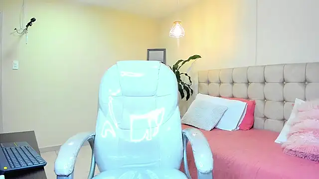 Snapshot of Alex_cute77 chatting on March 2025 12:29:01 PM Alex cute77 online show from March 2025 12:29:01 PM