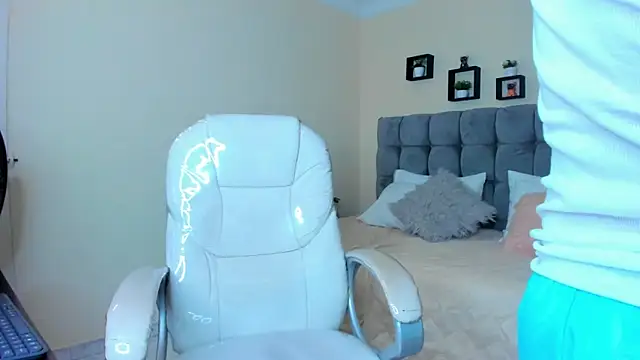 Snapshot of Alex_cute77 chatting on March 2025 12:23:02 PM Alex cute77 online show from March 2025 12:23:02 PM