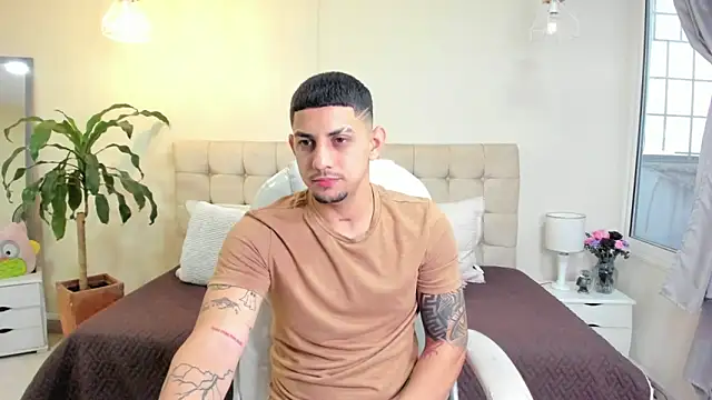 Snapshot of Alex_cute77 chatting on March 2025 12:11:01 PM Alex cute77 online show from March 2025 12:11:01 PM