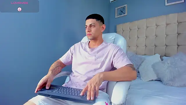 Snapshot of Alex_cute77 chatting on September 2025 11:54:01 AM Alex cute77 online show from September 2025 11:54:01 AM