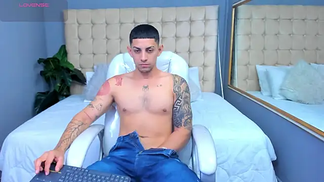 Snapshot of Alex_cute77 chatting on September 2025 12:16:01 PM Alex cute77 online show from September 2025 12:16:01 PM