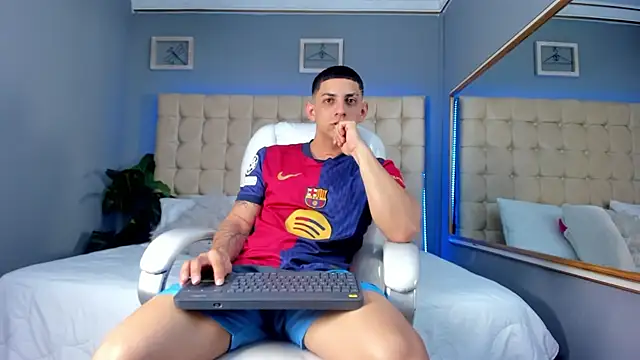 Snapshot of Alex_cute77 chatting on September 2025 01:45:02 PM Alex cute77 online show from September 2025 01:45:02 PM