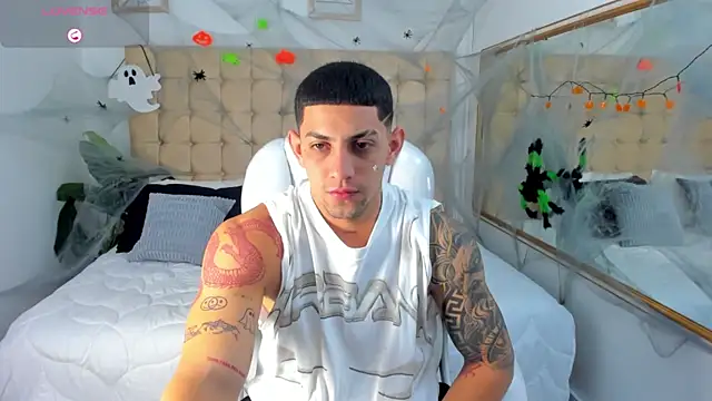 Snapshot of Alex_cute77 chatting on October 2025 12:14:02 PM Alex cute77 online show from October 2025 12:14:02 PM