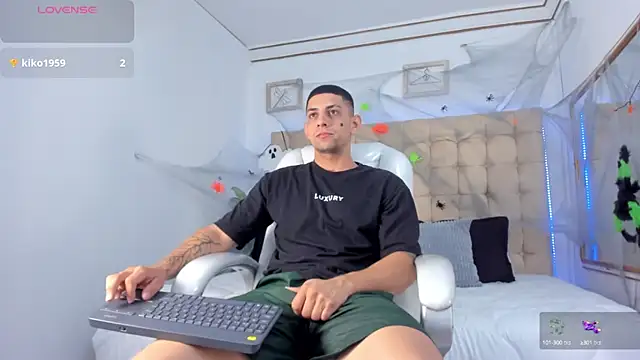 Snapshot of Alex_cute77 chatting on October 2025 12:39:01 PM Alex cute77 online show from October 2025 12:39:01 PM