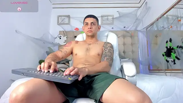 Snapshot of Alex_cute77 chatting on October 2025 12:17:02 PM Alex cute77 online show from October 2025 12:17:02 PM