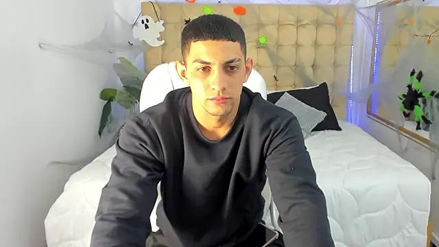 Snapshot of Alex_cute77 chatting on October 2025 12:49:01 PM Alex cute77 online show from October 2025 12:49:01 PM