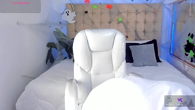 Snapshot of Alex_cute77 chatting on October 2025 11:09:01 AM Alex cute77 online show from October 2025 11:09:01 AM