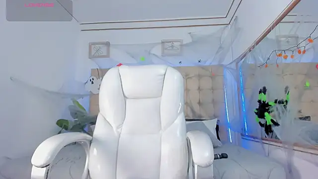 Snapshot of Alex_cute77 chatting on October 2025 11:36:01 AM Alex cute77 online show from October 2025 11:36:01 AM