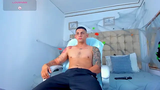 Snapshot of Alex_cute77 chatting on November 2025 10:50:02 AM Alex cute77 online show from November 2025 10:50:02 AM