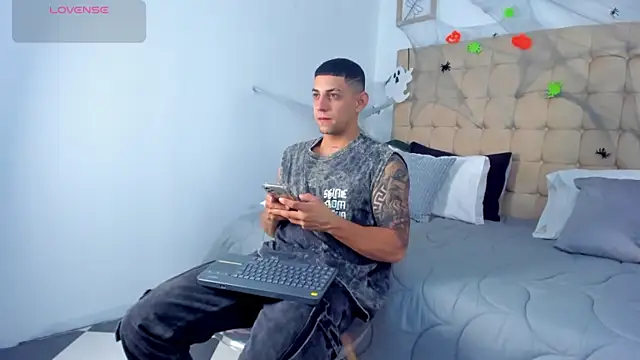 Snapshot of Alex_cute77 chatting on November 2025 11:20:01 AM Alex cute77 online show from November 2025 11:20:01 AM