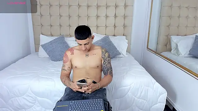 Snapshot of Alex_cute77 chatting on November 2025 12:27:01 PM Alex cute77 online show from November 2025 12:27:01 PM