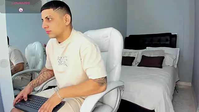 Snapshot of Alex_cute77 chatting on January 2026 12:41:01 PM Alex cute77 online show from January 2026 12:41:01 PM