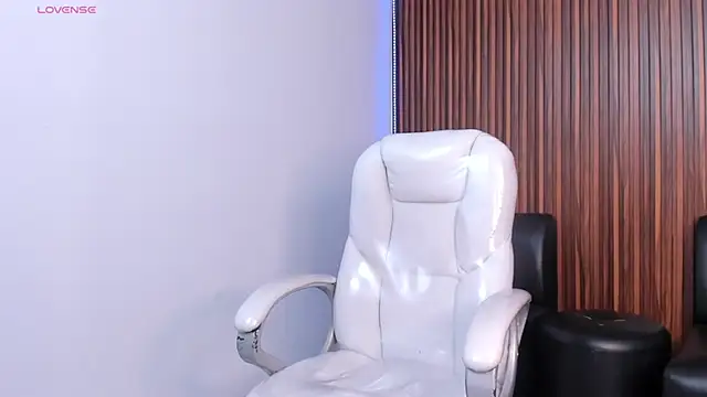 Snapshot of Alex_cute77 chatting on January 2026 12:43:02 PM Alex cute77 online show from January 2026 12:43:02 PM