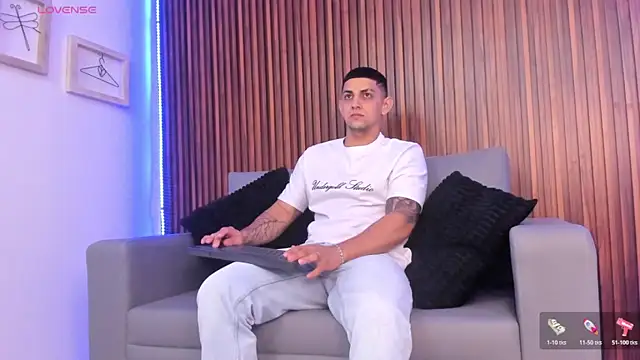 Snapshot of Alex_cute77 chatting on February 2026 11:46:02 AM Alex cute77 online show from February 2026 11:46:02 AM