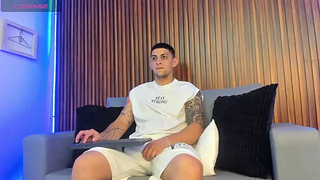 Snapshot of Alex_cute77 chatting on February 2026 11:25:01 AM Alex cute77 online show from February 2026 11:25:01 AM