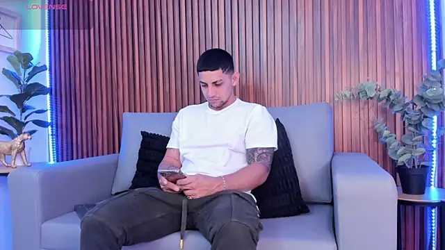 Snapshot of Alex_cute77 chatting on March 2026 12:01:01 PM Alex cute77 online show from March 2026 12:01:01 PM