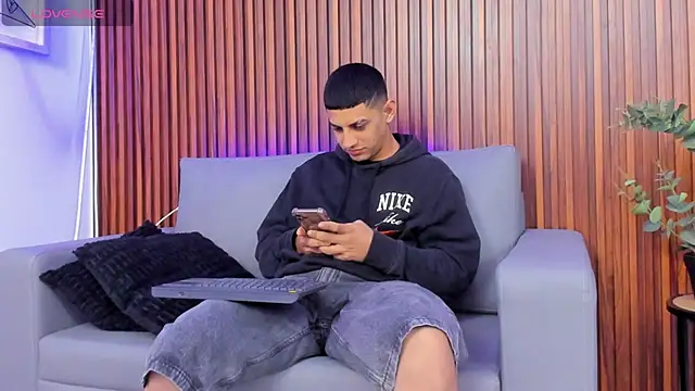 Snapshot of Alex_cute77 chatting on March 2026 12:12:02 PM Alex cute77 online show from March 2026 12:12:02 PM