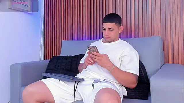 Snapshot of Alex_cute77 chatting on March 2026 12:09:01 PM Alex cute77 online show from March 2026 12:09:01 PM