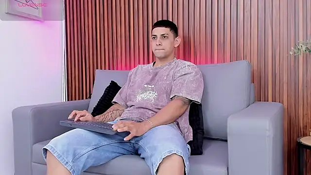 Snapshot of Alex_cute77 chatting on March 2026 12:09:01 PM Alex cute77 online show from March 2026 12:09:01 PM