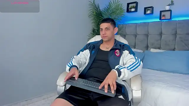 Snapshot of Alex_cute77 chatting on March 2026 12:21:02 PM Alex cute77 online show from March 2026 12:21:02 PM