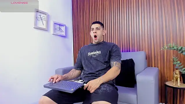 Snapshot of Alex_cute77 chatting on March 2026 12:31:02 PM Alex cute77 online show from March 2026 12:31:02 PM