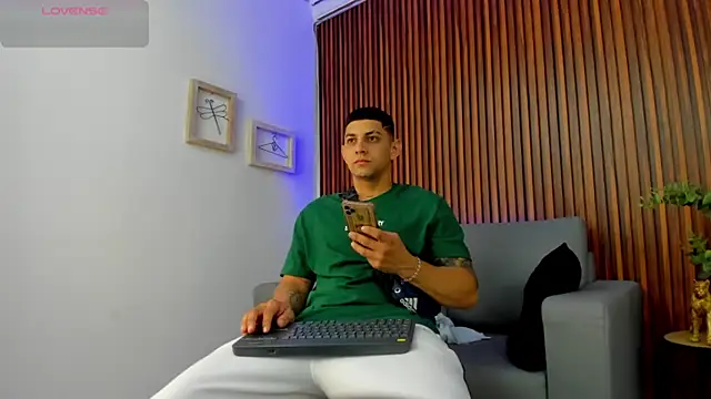 Snapshot of Alex_cute77 chatting on March 2026 12:22:01 PM Alex cute77 online show from March 2026 12:22:01 PM