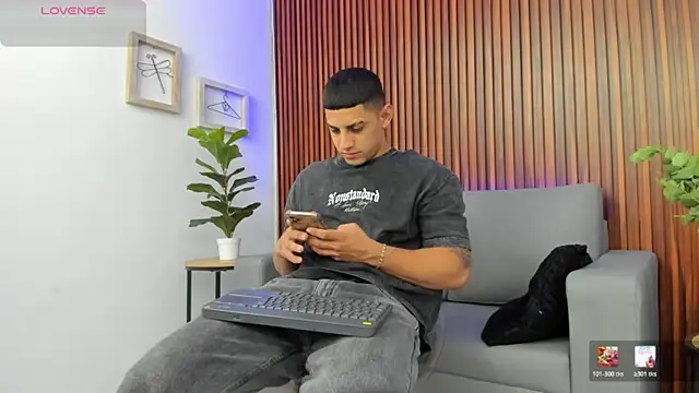 Snapshot of Alex_cute77 chatting on April 2026 11:55:02 AM Alex cute77 online show from April 2026 11:55:02 AM