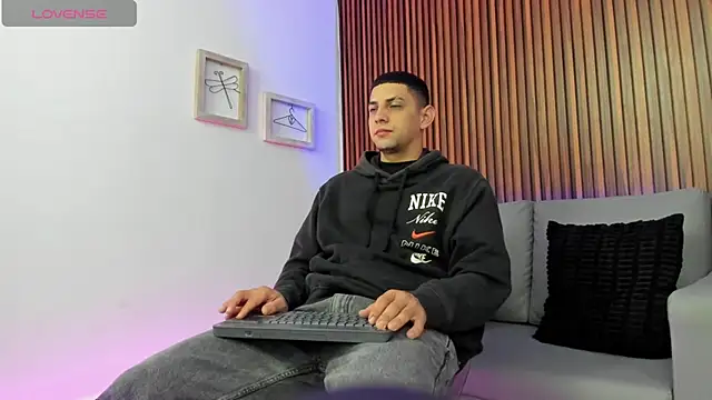 Snapshot of Alex_cute77 chatting on April 2026 12:16:02 PM Alex cute77 online show from April 2026 12:16:02 PM