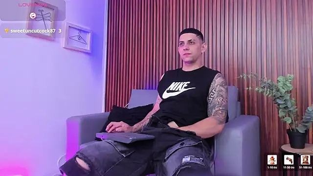 Snapshot of Alex_cute77 chatting on April 2026 12:21:02 PM Alex cute77 online show from April 2026 12:21:02 PM