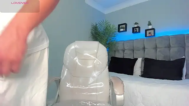 Snapshot of Alex_cute77 chatting on April 2026 12:10:01 PM Alex cute77 online show from April 2026 12:10:01 PM