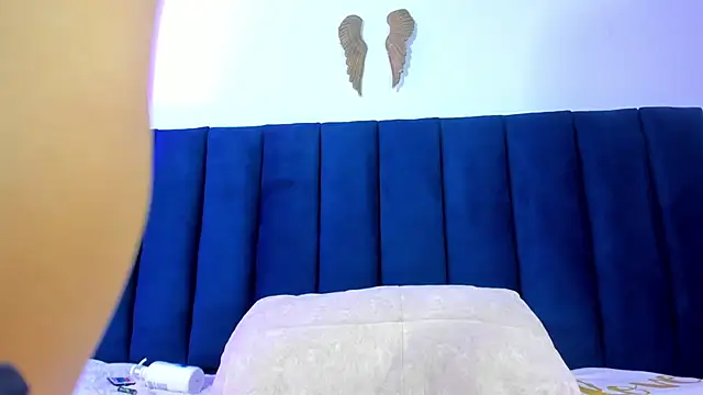 Anette  online show from April 2026 07:55:01 PM