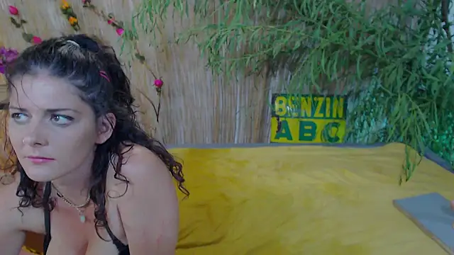 Snapshot of SweetJojo1993 chatting on October 2025 10:29:02 PM SweetJojo1993 online show from October 2025 10:29:02 PM