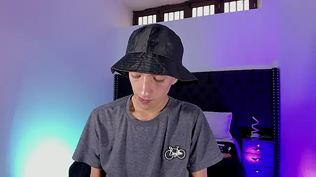 Snapshot of DereckCooperr chatting on December 2024 07:40:02 PM DereckCooperr online show from December 2024 07:40:02 PM