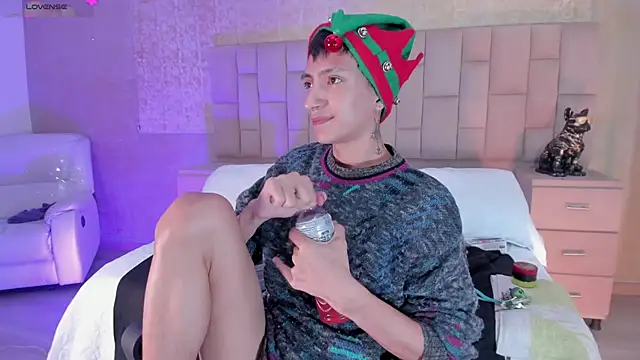 Snapshot of DereckCooperr chatting on December 2024 12:11:02 AM DereckCooperr online show from December 2024 12:11:02 AM