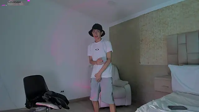 Snapshot of DereckCooperr chatting on January 2025 12:55:02 AM DereckCooperr online show from January 2025 12:55:02 AM