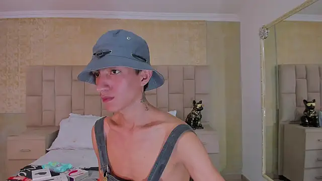 Snapshot of DereckCooperr chatting on January 2025 10:44:02 PM DereckCooperr online show from January 2025 10:44:02 PM