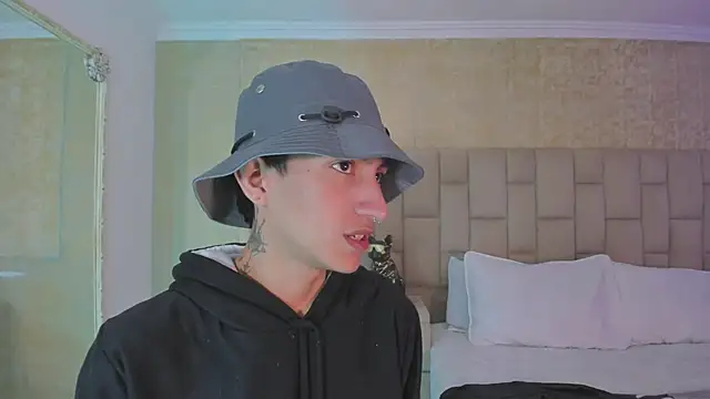 Snapshot of DereckCooperr chatting on January 2025 09:45:01 PM DereckCooperr online show from January 2025 09:45:01 PM