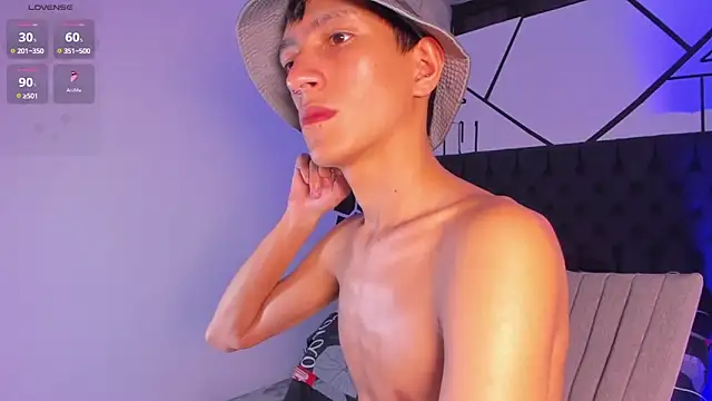 Snapshot of DereckCooperr chatting on January 2025 02:47:02 AM DereckCooperr online show from January 2025 02:47:02 AM