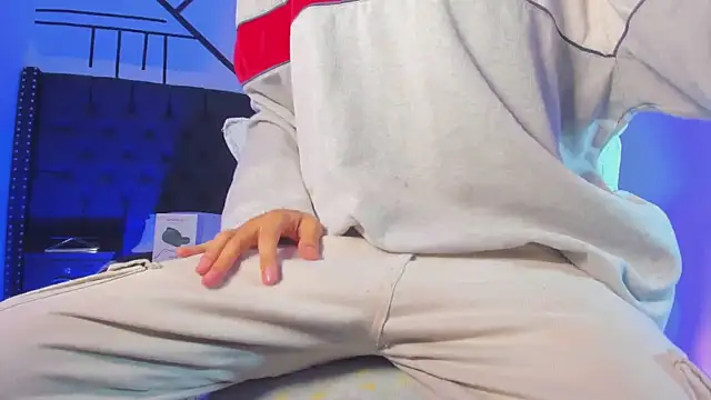 Snapshot of DereckCooperr chatting on February 2025 10:14:02 PM DereckCooperr online show from February 2025 10:14:02 PM