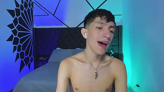 Snapshot of DereckCooperr chatting on March 2025 11:03:02 PM DereckCooperr online show from March 2025 11:03:02 PM