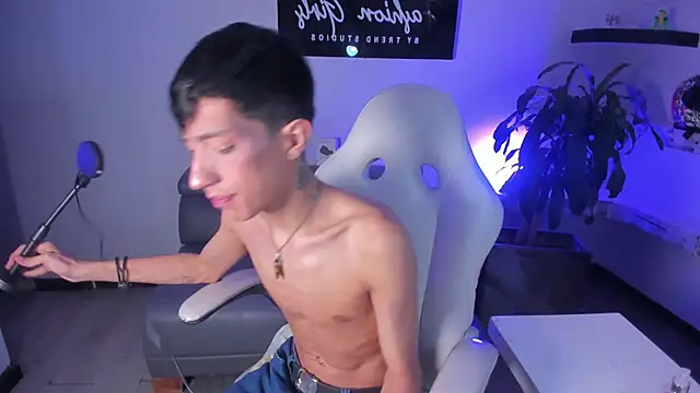 Snapshot of DereckCooperr chatting on March 2025 12:47:02 AM DereckCooperr online show from March 2025 12:47:02 AM