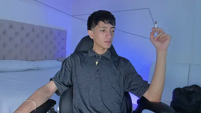 Snapshot of DereckCooperr chatting on October 2025 08:50:02 PM DereckCooperr online show from October 2025 08:50:02 PM