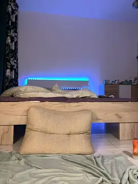 freiiaflower online show from February 2025 07:16:02 PM